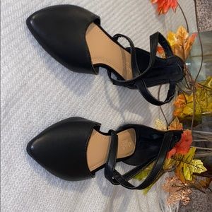 Black strappy shoes